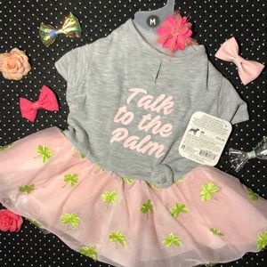 “Talk to the palm”.🌴 Palm Trees🌴 Med. So cute!!